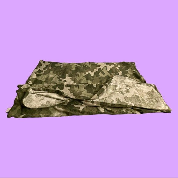 Time and Tru Multi Wear Wrap Cameo Sleeveless Wrap, Shoulder Wrap and Scarf - Picture 3 of 5